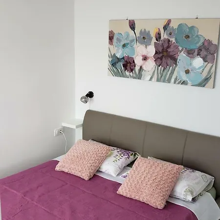 Pjero Apartment *